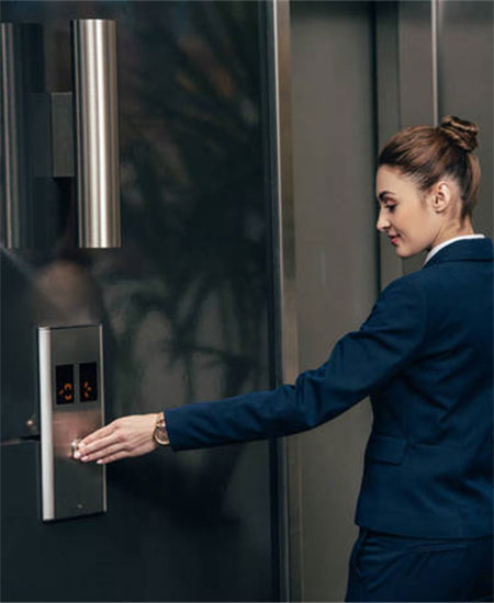 Thang máy chở khách có sẵn các phụ kiện phù hợp để lựa chọn không?